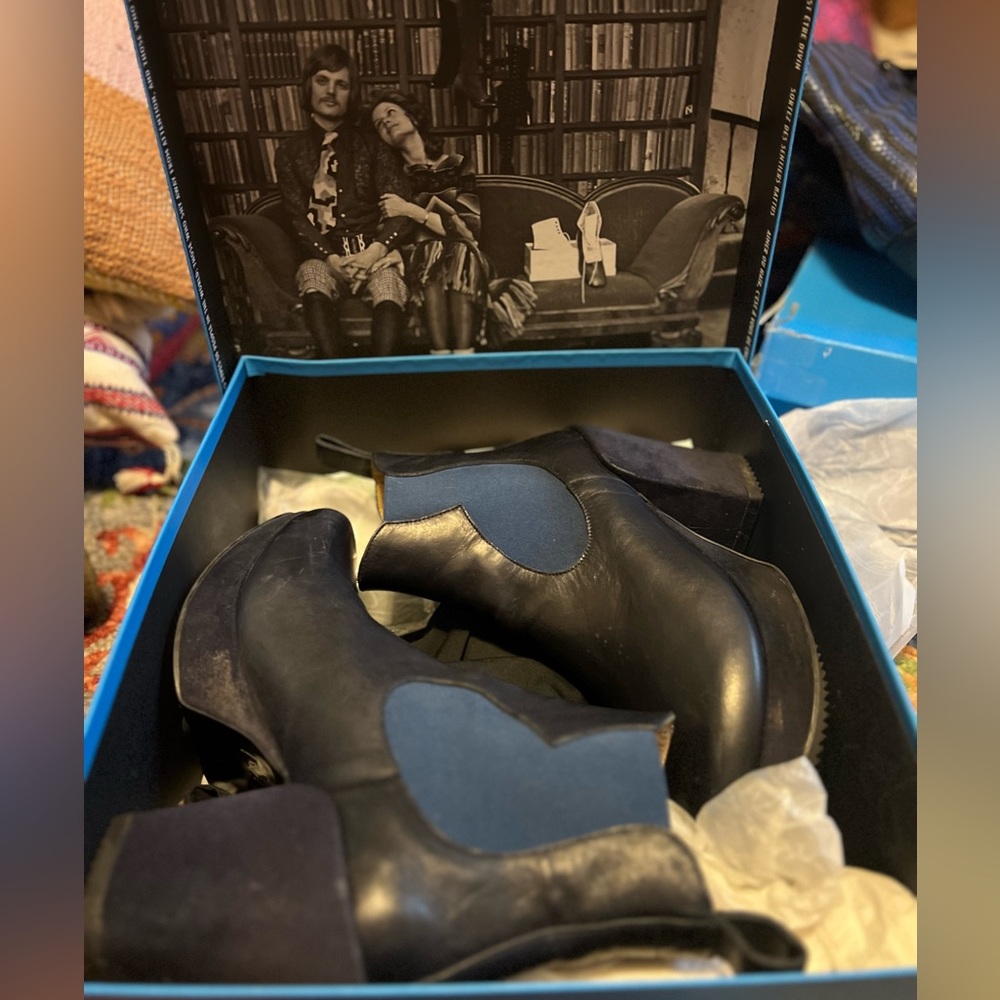 John Fluevog Prepare 2.0 Chelsea Tracker size 11 in wonderful condition.